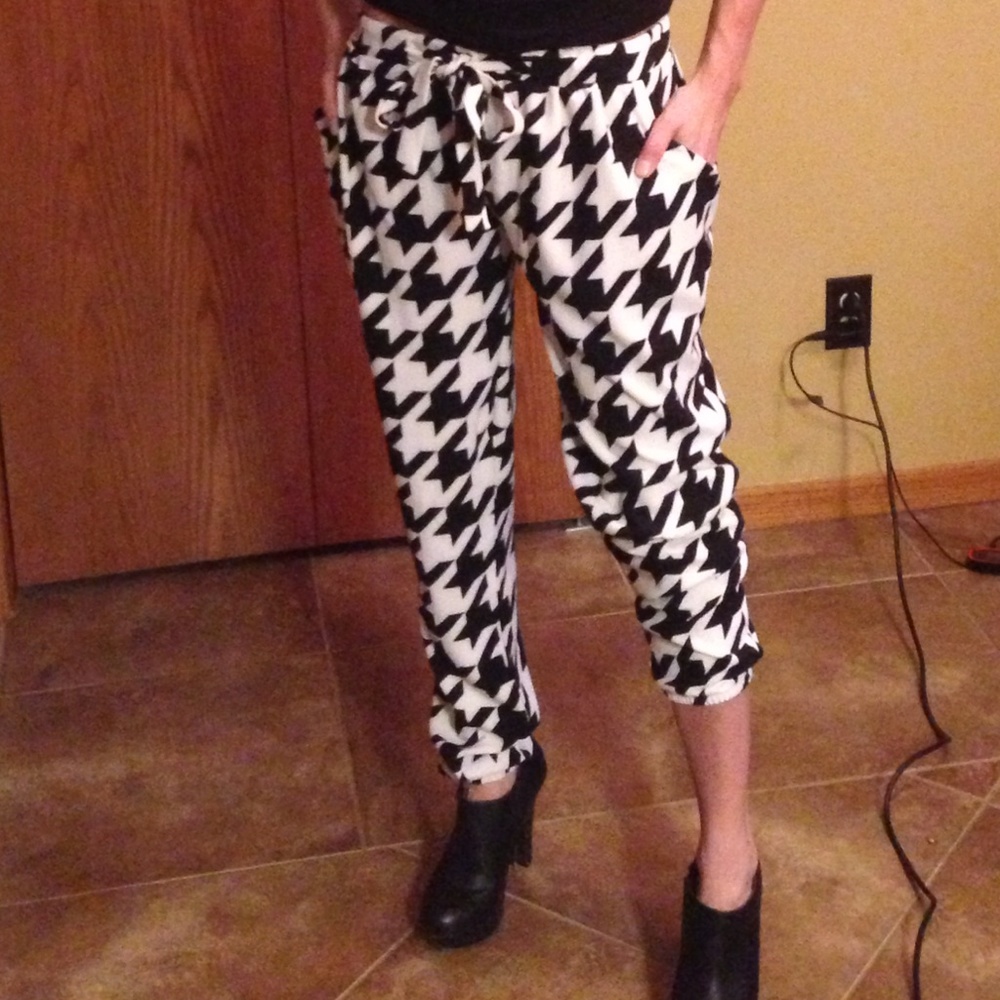 Houndstooth pants. - Picture 3 of 4